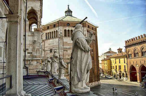 R-tris-Cremona